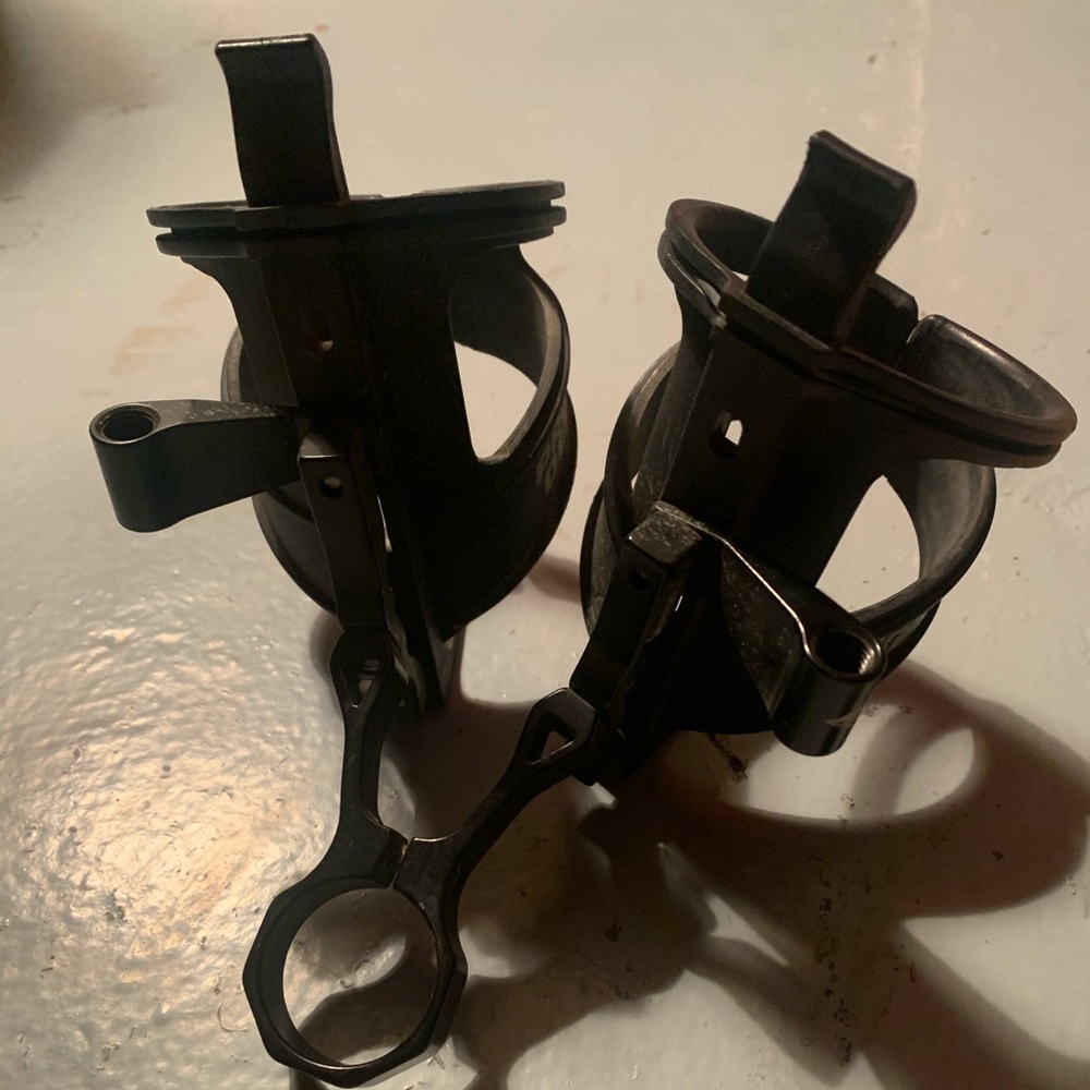 Profile design double water bottle holder